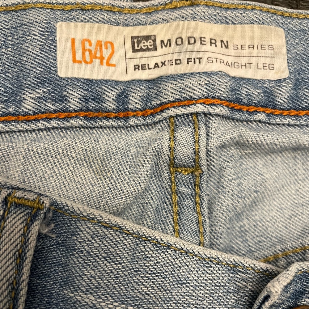 (9)-Lee Jeans L642 Modern Series Relaxed Fit Straight Leg, 5 pocket Zip Up denim - Picture 2 of 8